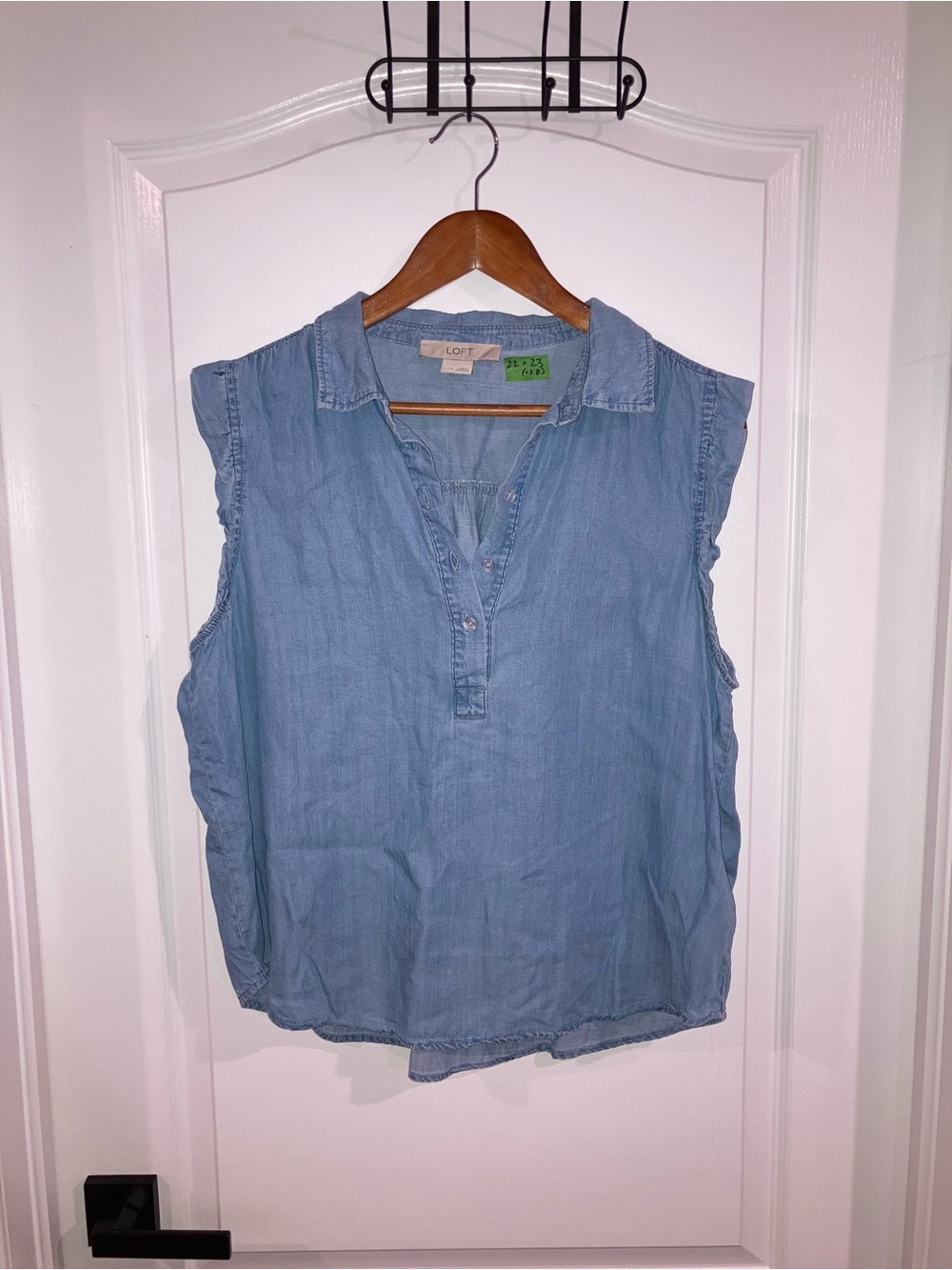 LOFT Light Blue Chambray Sleeveless 1/4 Button Up Top - size L